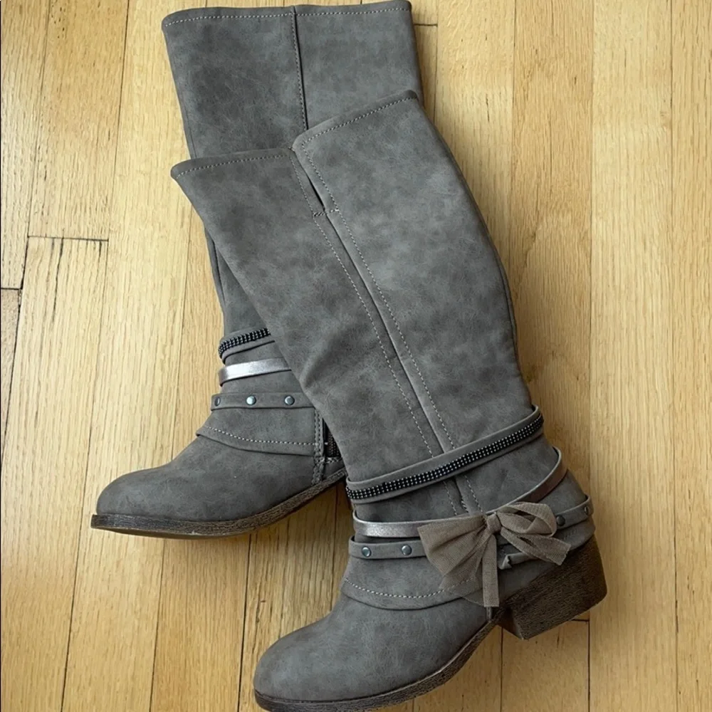 WORN ONCE Olive & Edie TAUPE color